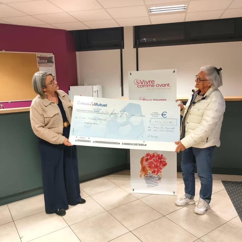 La remise de chèque de la troupe théâtrale l’ATRAP du Puy Saint Bonnet – Septembre 2025